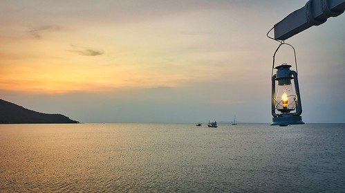 boat fishingboat sunset dusk twilight dramatic sky setting sun sundown nightfall water sea ocean light seascape thailand bangsaray