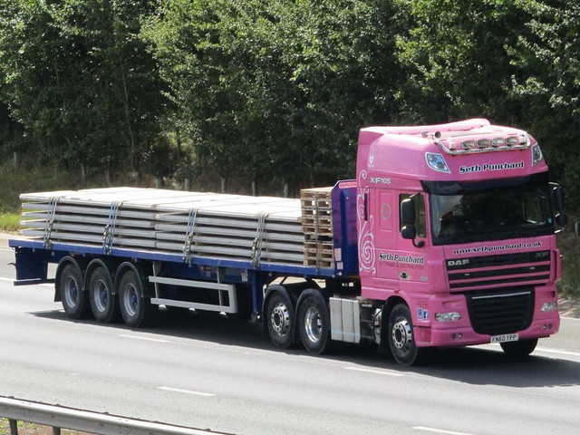 Seth Punchard, DAF-XF (FN60YPP) On The A1M Northbound