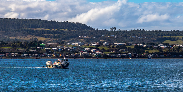Navegando en Quellón, Chiloé - Chile