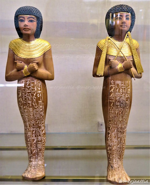 Two shabtis with inscriptions