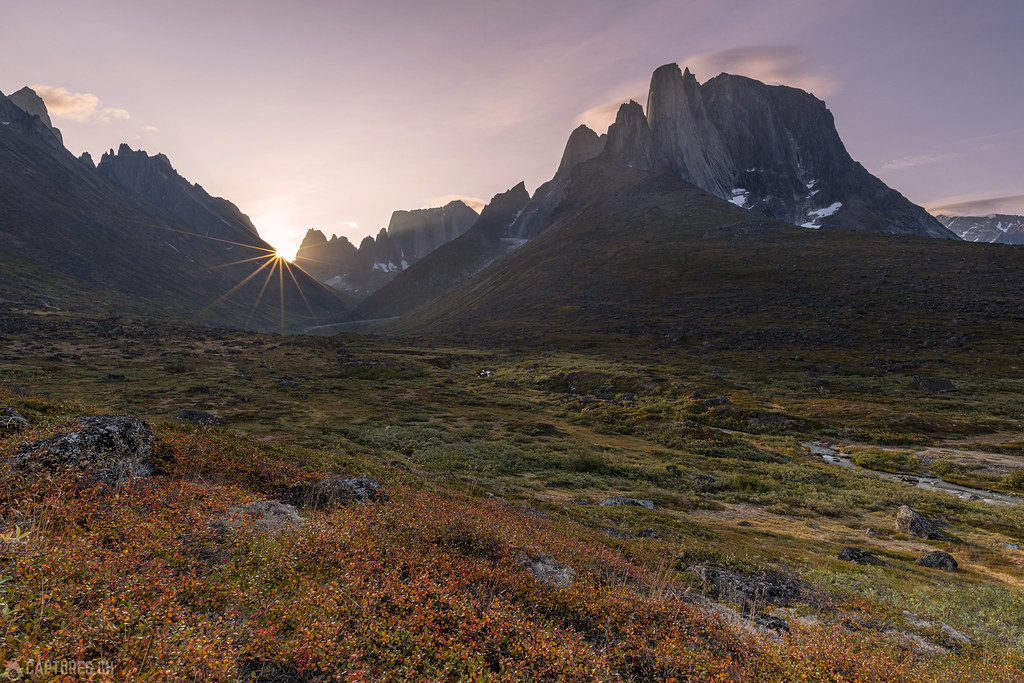 First sunlight in the valley - Tasermiut