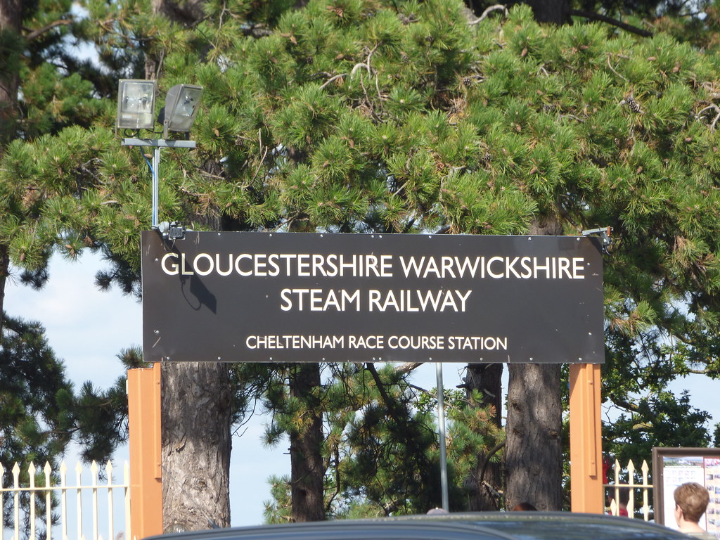 Cheltenham Racesourse Sign Cheltenham Race Course Station on the GWSR - sign | An after… | Flickr