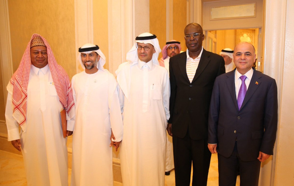 Ministro Quevedo cumple importante agenda de trabajo en Emiratos Árabes Unidos