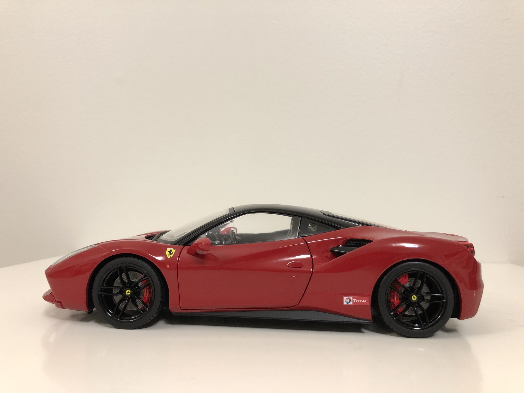 Bburago - Signature Series - Ferrari 488 Gtb 1:18 Bburago - Signature Series - Ferrari 488 Gtb 1:18