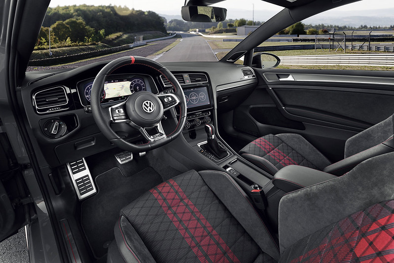 Volkswagen Golf GTI TCR, o “mini-canhão”