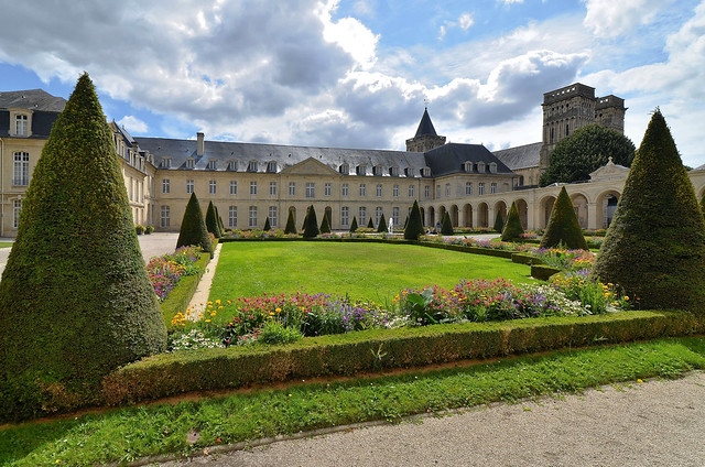Caen (Calvados) - Abbaye aux Dames - Cour d'honneur