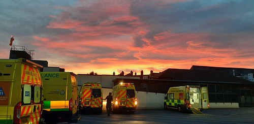sunset ngh ambulances shift sept2019 sky northerngeneralhospital sheffield