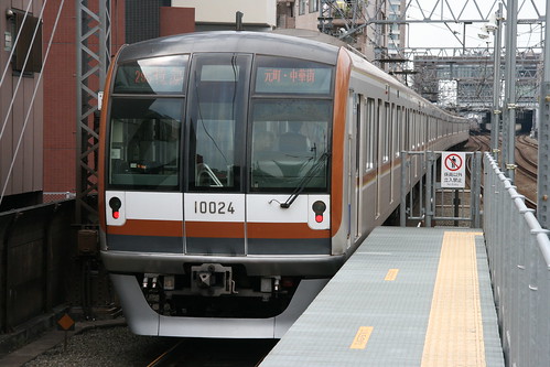 Tokyo Metro 10000 series(4th ver.) in Tamagawa.Sta, Ohta, Tokyo, Japan /May 1, 2017