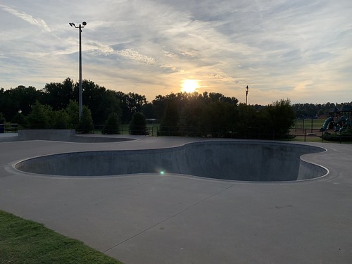 skateboarding skatepark concrete concretedisciples dawn sunrise pool 2019 concretedisciple kennesaw swift cantrell kennesawswiftcantrellskatepark bowl