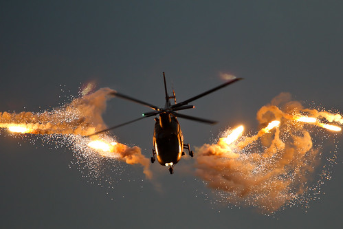 a109 agusta belgian air force helicopter baf heli sanicole belgium belgie show airshow byjarcohage aviation airplane aircraft fly sunset sun zon zonsondergang sky flares light fireworks