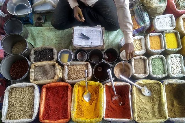 Spice Seller . #HandsInFrame . #pulpkeyxyou #indianvisuals #moodyindia #photographers_of_india #theuncommonbox #india_clicks #lookslikeafilm #reflectiongram #nustaharamkhor #spi_collective #_visualsofindia #clickshotindia #ngtindia #maibhisadakchap #mypix