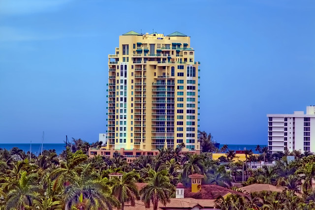 Harbourage Place, 3055 Harbor Drive, Fort Lauderdale, Florida, USA / Completed: 1999 / Floors: 22 / Height (estimated) 277.13 ft / Architect: Yoshino Berenbaum Architects