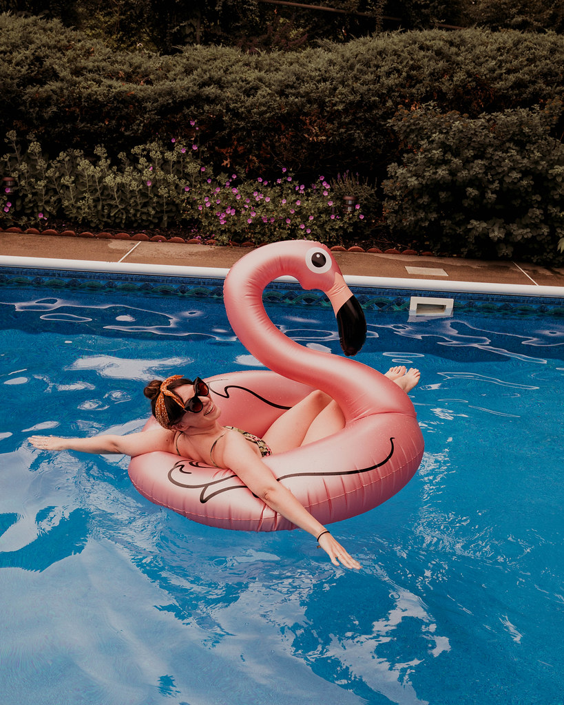 Summer flamingo pool float
