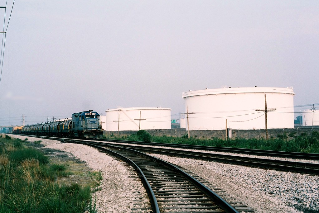 CSXT - East Chicago, IN | A CSXT local freight heads west on… | Flickr