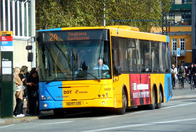 2008 VDL SBF4000 ARRIVA 1432 from route 350S is one of those with no obvious future beyond December but today it substitutes for a 2007 Volvo B12BLE on red corner route 2A