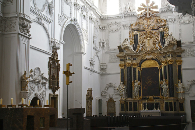 Würzburg, Dom St. Kilian, Altar im rechten Seitenflügel (St. Kilian's Cathedra, altar in the R. H. side wing)