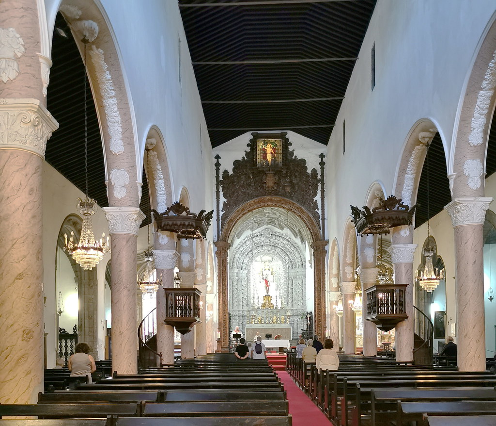 altar mayor nave central interior Iglesia matriz de San Sebastian Ponta Delgada Isla San Miguel Azores Portugal 01