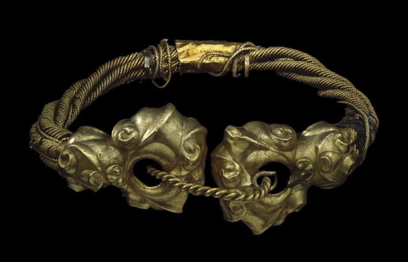 59 Золотой свадебный торк  конец I в. до н. э. найденный в Стеннишэме около Норфолка