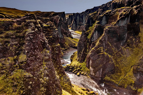 fjaðrárgljúfur iceland canyon river water mountains travel scenic nature outdoors landscape ringroad
