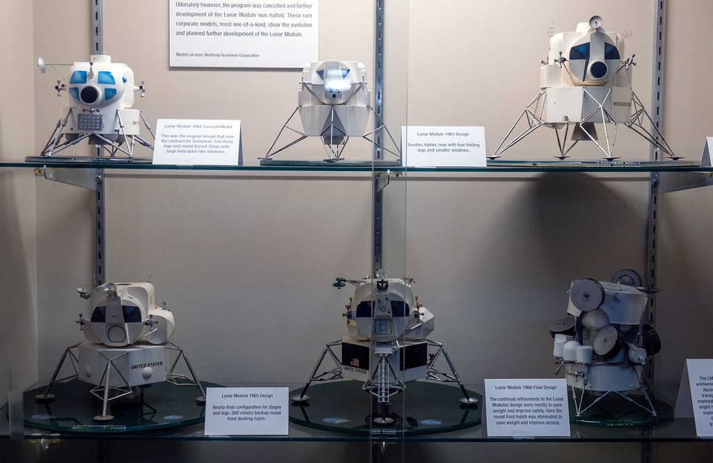 Lunar Excursion Module Ladder 5-Legged Bug Lunar Excursion Module | 2 models displayed at … | Flickr