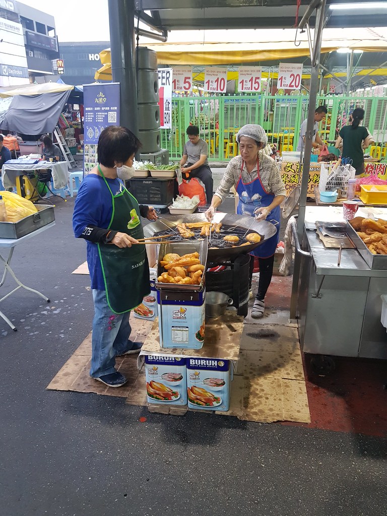 炸油条 Chinese Fritters rm$1/pc @ SS2 Morning Market