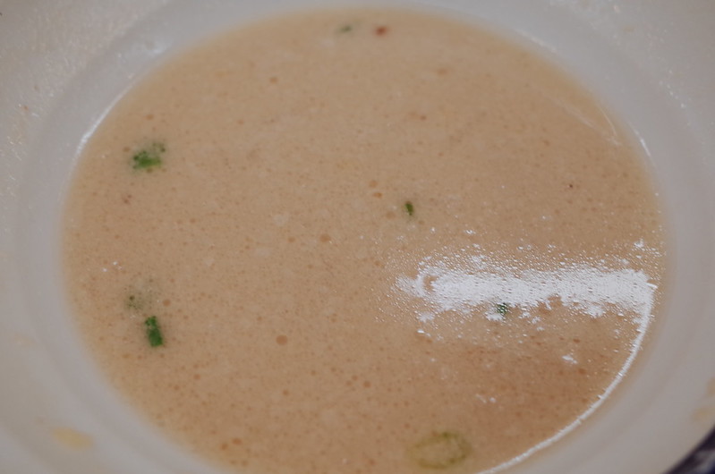 本郷三丁目ゆきラーメン山手味玉ゆきラーメンの塩豚骨スープ