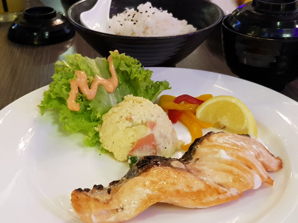 烤三文鱼定食 (サーモンセット) Grilled Salmon set rm$22 @ Japanese Yakitori Restaurant in PJ Phileo Damansars