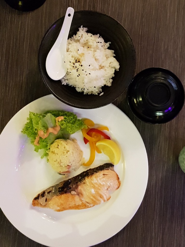 烤三文鱼定食 (サーモンセット) Grilled Salmon set rm$22 @ Japanese Yakitori Restaurant in PJ Phileo Damansars