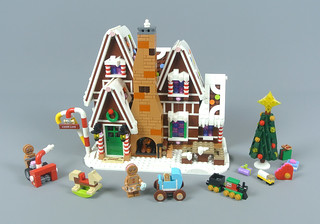Review: 10267 Gingerbread House