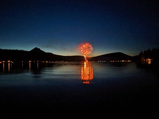 Fireworks on the lake | Jesse Wagstaff | Flickr