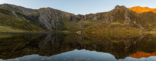 bangor wales unitedkingdom llyn idwal ogwen reflection reflections sunrise formatthitechfirecrest landscape glyderau