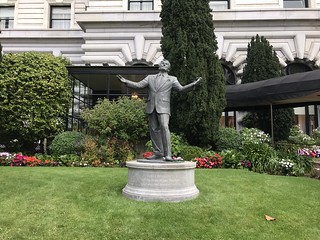 Tony Bennett statue