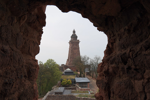 canon eos 6 d 6d ef 2470 24 70 f4 f 4 l is usm voyage travel travelling reise vacation urlaub germany deutschland thuringia kyffhäuser monument thüringen kyffhäuserdenkmal red rot sandstein sandstone denkmal gebirge kyffhäusergebirge kyffhausen kyffhäuserkreis kaiser könig emperor king barbarossa barbarossadenkmal rotbart frederick i the redbearded friedrich