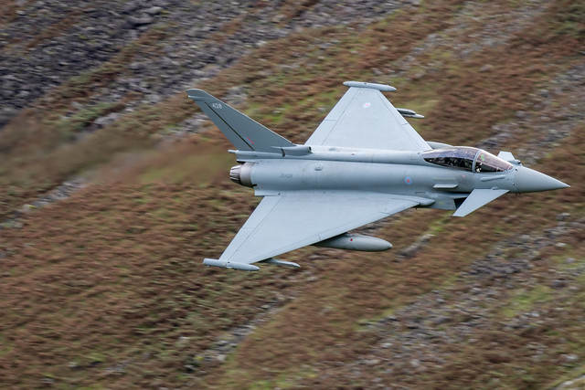 ZK428 RAF Typhoon FGR4 low level in the Lake District