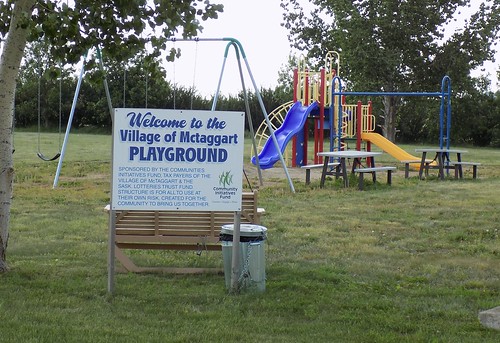canada saskatchewan sk mctaggart prairie tree playground sign 2019 canadagood colour color decade2010