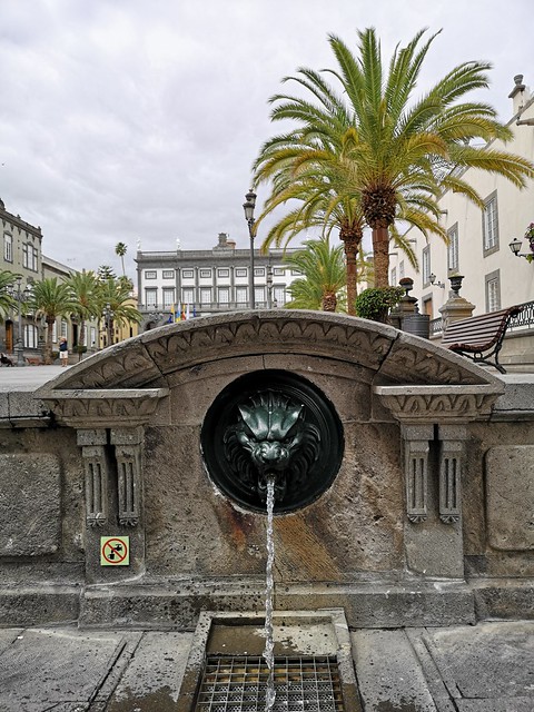 Fuente de Plaza de Santa Ana barrio de Vegueta Las Palmas de Gran Canaria