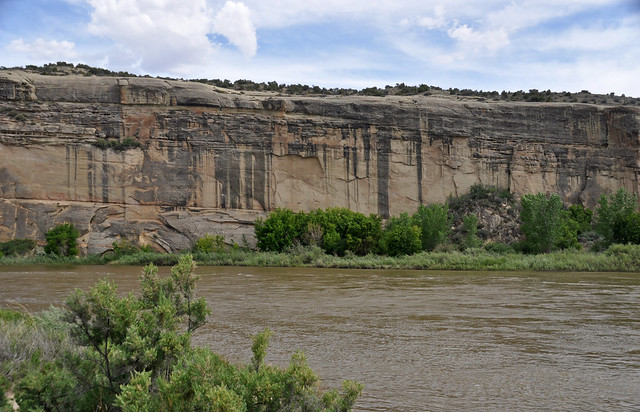 Green River & Entrada Sandstone (Middle Jurassic; Placer Point along the Green River, Dinosaur National Monument, Utah, USA)