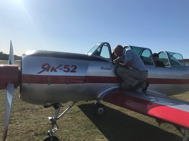 For Yak-52 training (Check-out, Aerobatics, Formation flying, Airshows, ...) : contact janie@yak52.fr