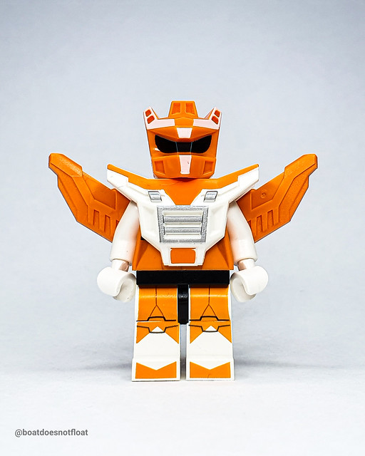 Orange spacesuit . . . . #lego #legominifigs #legojetpack #legospace #legogalaxysquad #galaxysquad #orange #robot #robots #spacelego #legostarwars #legostagram  #brickstagram #minifigures #minifigure #minifigs #stuckinplastic #afol @lego #wings #toys #rob