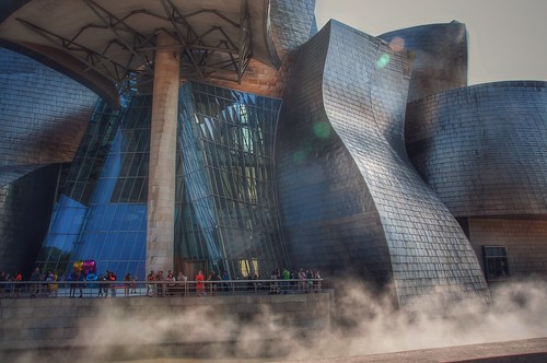 2019 bilbao spain valterb view colors city mist daylight curve curves urban urbanphotography guggenheim museum museo people architecture abstract arteurbana