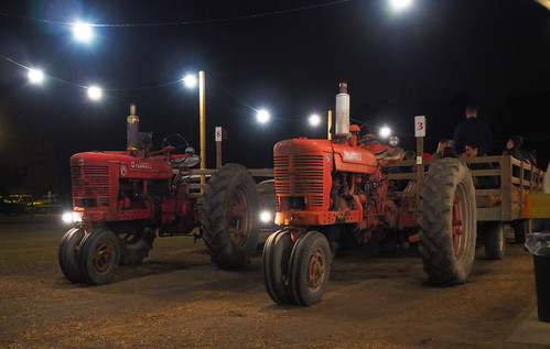 tractor hayride mikesfarm northcarolina farmall