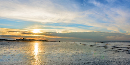 2019zee sea shore beach coast clouds sun sunset belgiancoast panorama walk couple mirror reflection