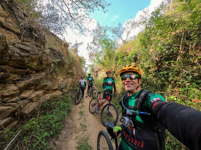 Bike trail on the cliffs #bike #euvoudebike #aventura #mountainbiker  #mountainbike #bicicleta #mtblife #mtbbrasil #mountainbiking #clicknabike #gtloboguará #mtb #mtbfeira  #trial #temlobonatrilha
