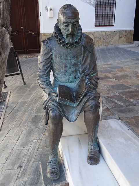 Estatua de Miguel de Cervantes escultura Velez Malaga Málaga