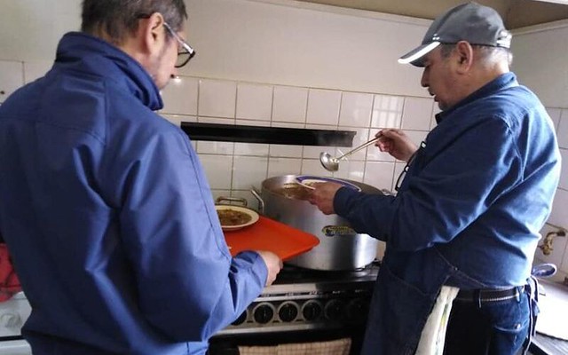 2° básico C y Cooperadores Salesianos colaboran en Comedores Solidarios