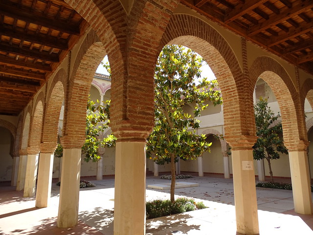 patio del Real Convento de San Francisco e Iglesia de Santiago Velez Malaga Málaga 02