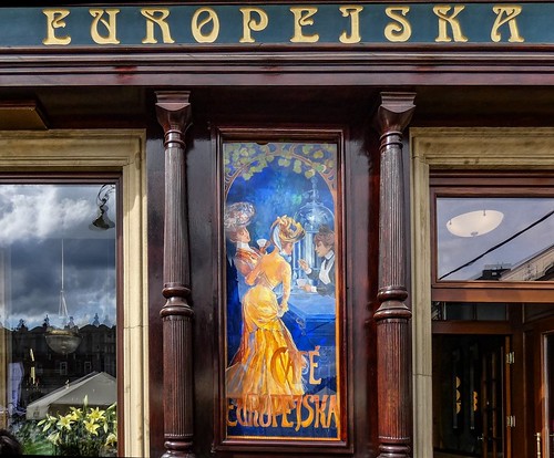 kraków krakow cafe restaurant europejska secession marketsquare woodencolumns displaywindow window artnouveau