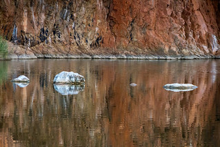 West MacDonnell Ranges: Glen Helen - rocks in a reflection