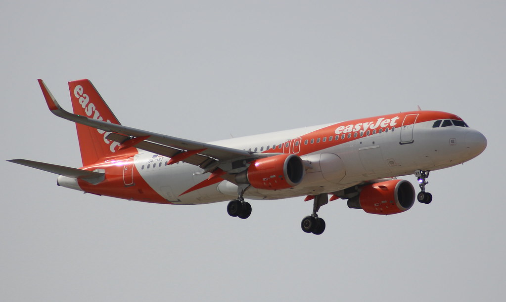 Easyjet OE-IVT Airbus A320-214 flight EC9833 arrival at Palma PMI from Paris CDG France