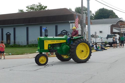 indiana burlingtonin parades parade tractor tractors tractorsdiggers